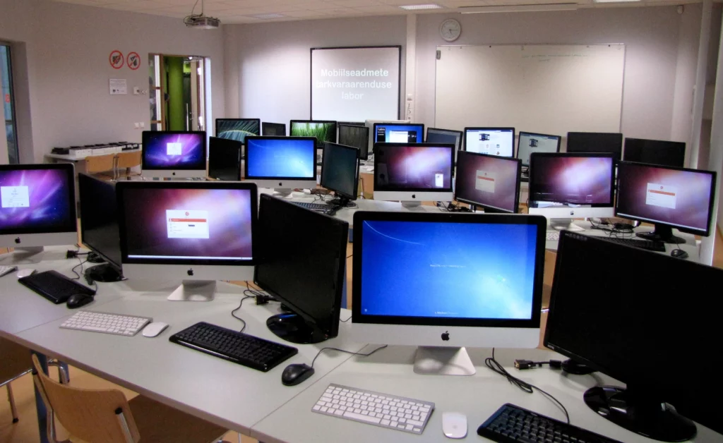 room full of macOS computers