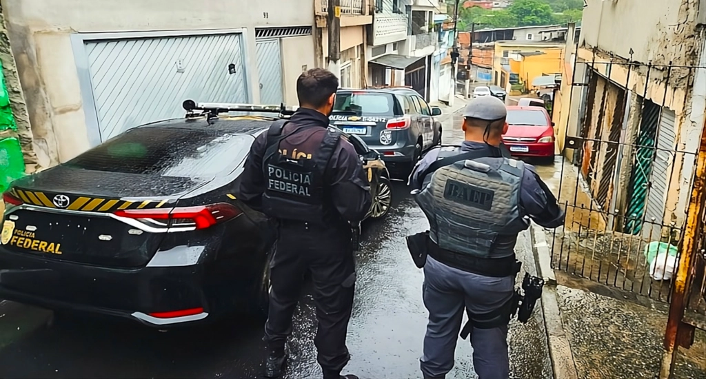police favela government